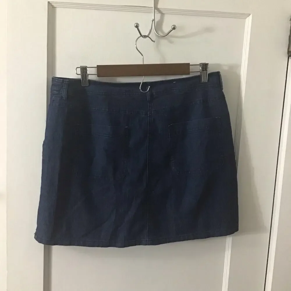2 Pair of size 12 shorts Dockers & White Stag